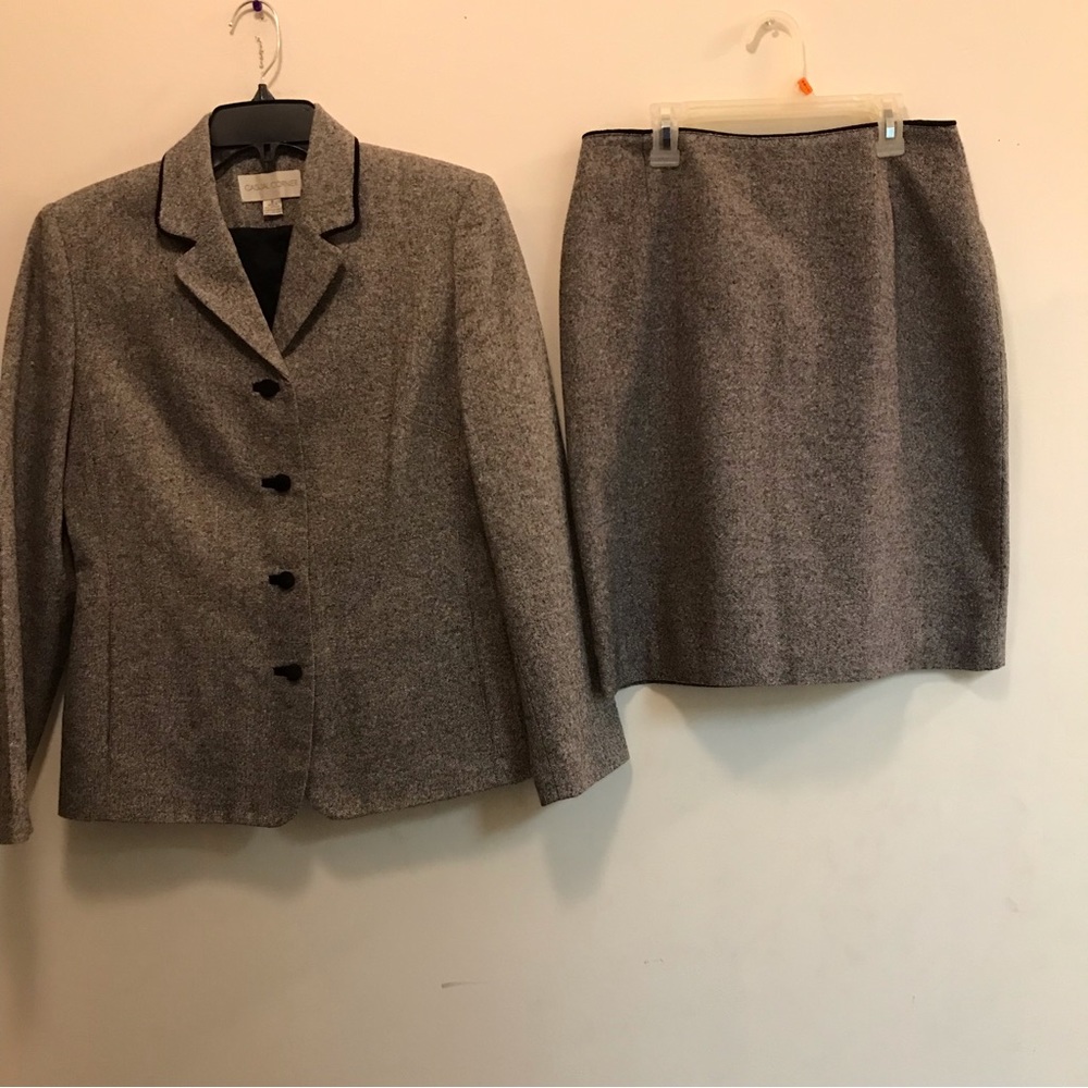 Ladies 2 piece suite